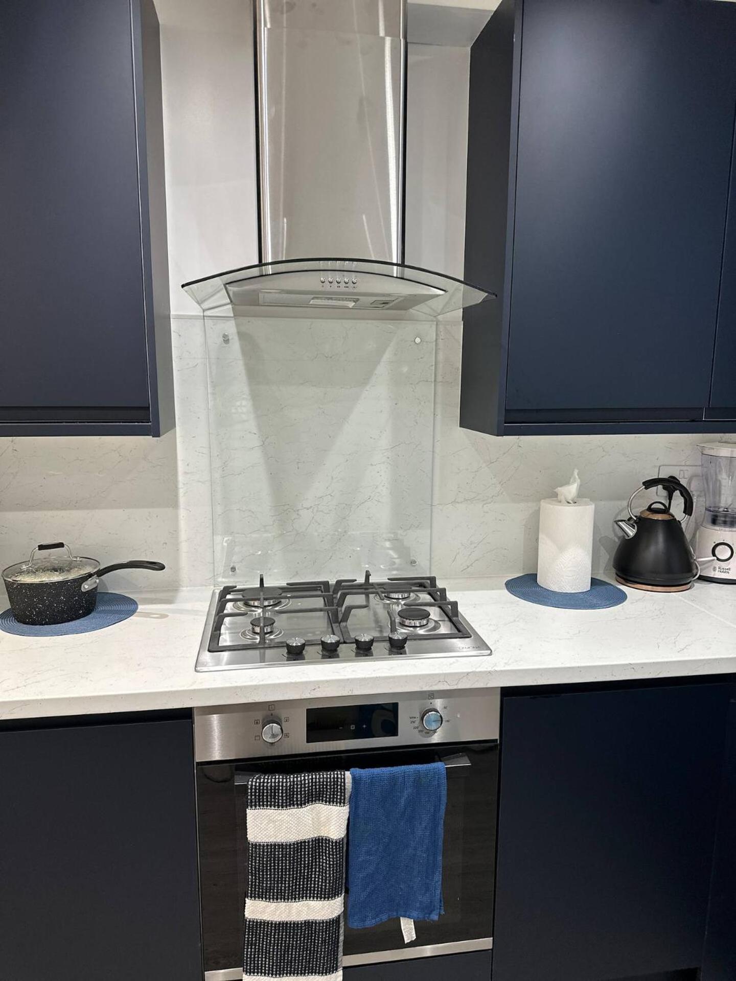 3bed 2bath House-free Parking-hi Speed Wifi-garden-entire Home-2mins From Train Station * Londra