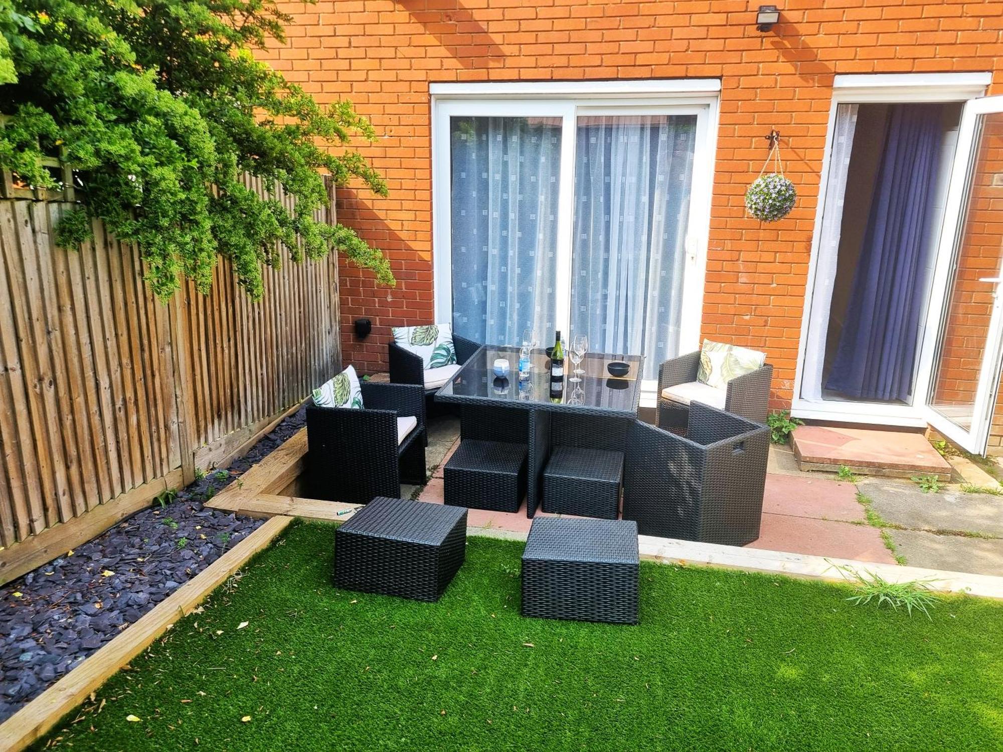 3bed 2bath House-free Parking-hi Speed Wifi-garden-entire Home-2mins From Train Station * Londra